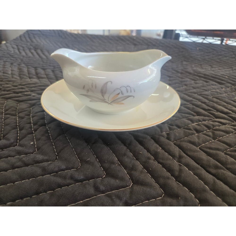 Kaysons Fine China Golden Rhapsody Gravy Boat with Attached Underplate Japan
